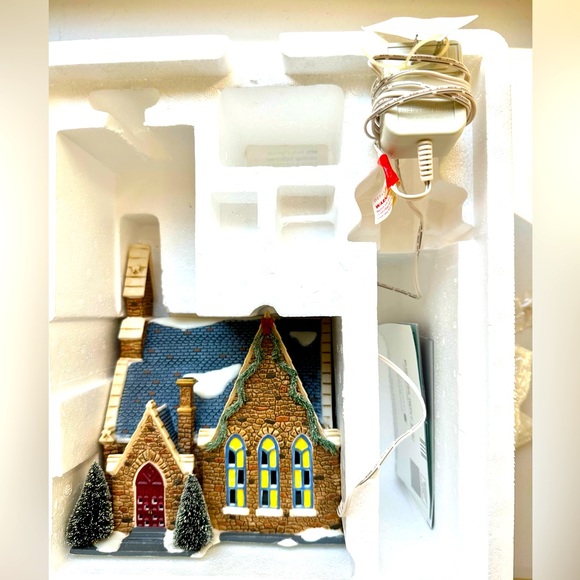 Dept 56 “Church of the Holy Night” Holiday Gift Set, Retired 2003, NWOT - Picture 4 of 7